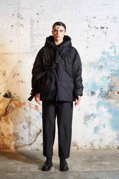 【PHOEBE ENGLISH】背面プリーツ Hooded Coat black London Fashion Week - Phoebe English